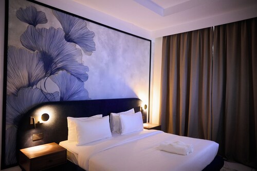 Azusa Hotels and Apartment 