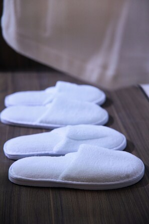 Caja de seguridad en la habitación y escritorio 