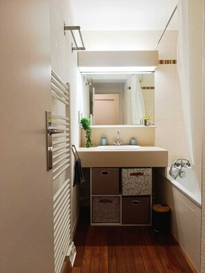 Haartrockner, Toilettenpapier