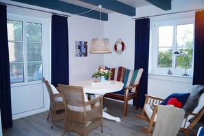 Interior - Apartment 'Fewo 4 Meerblau' with Private Terrace, Shared Garden and Wi-Fi (Pellworm)