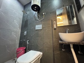 تجهيزات دش، مناشف، صابون، شامبو