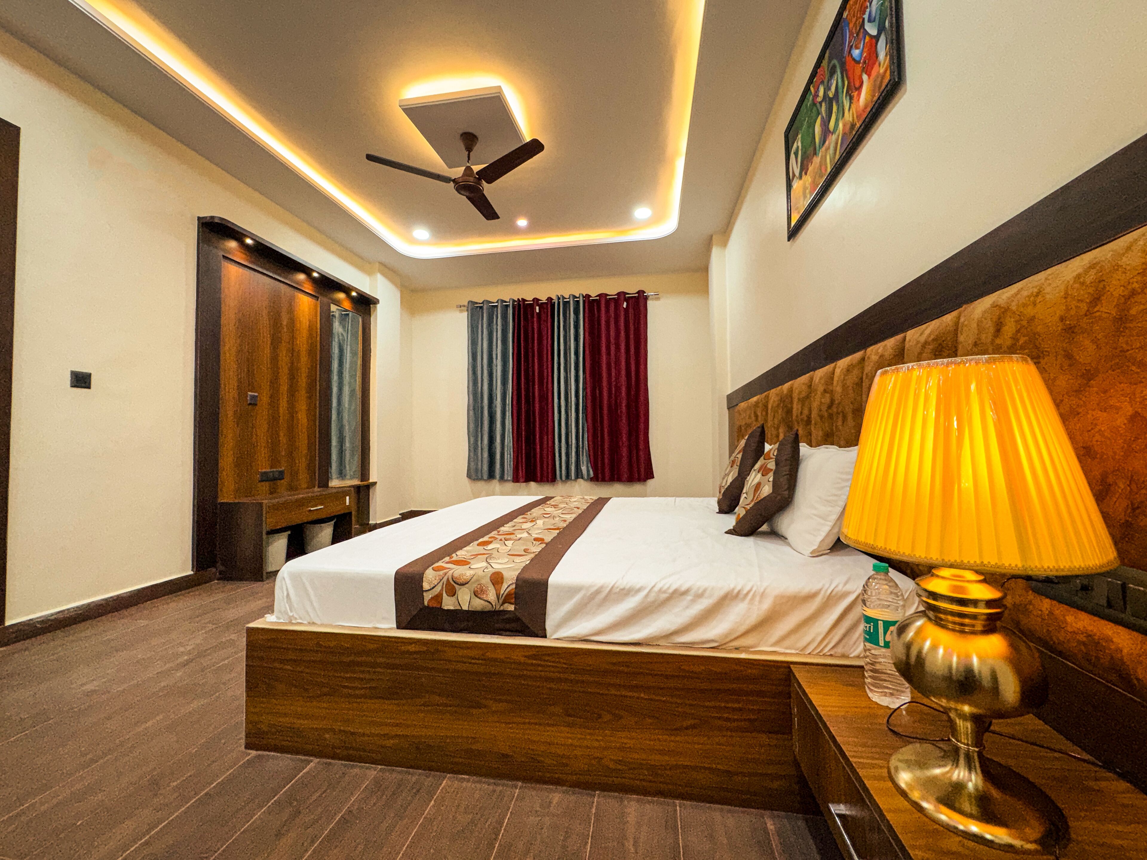 Family Room | Hypo-allergenic bedding, laptop workspace, free WiFi