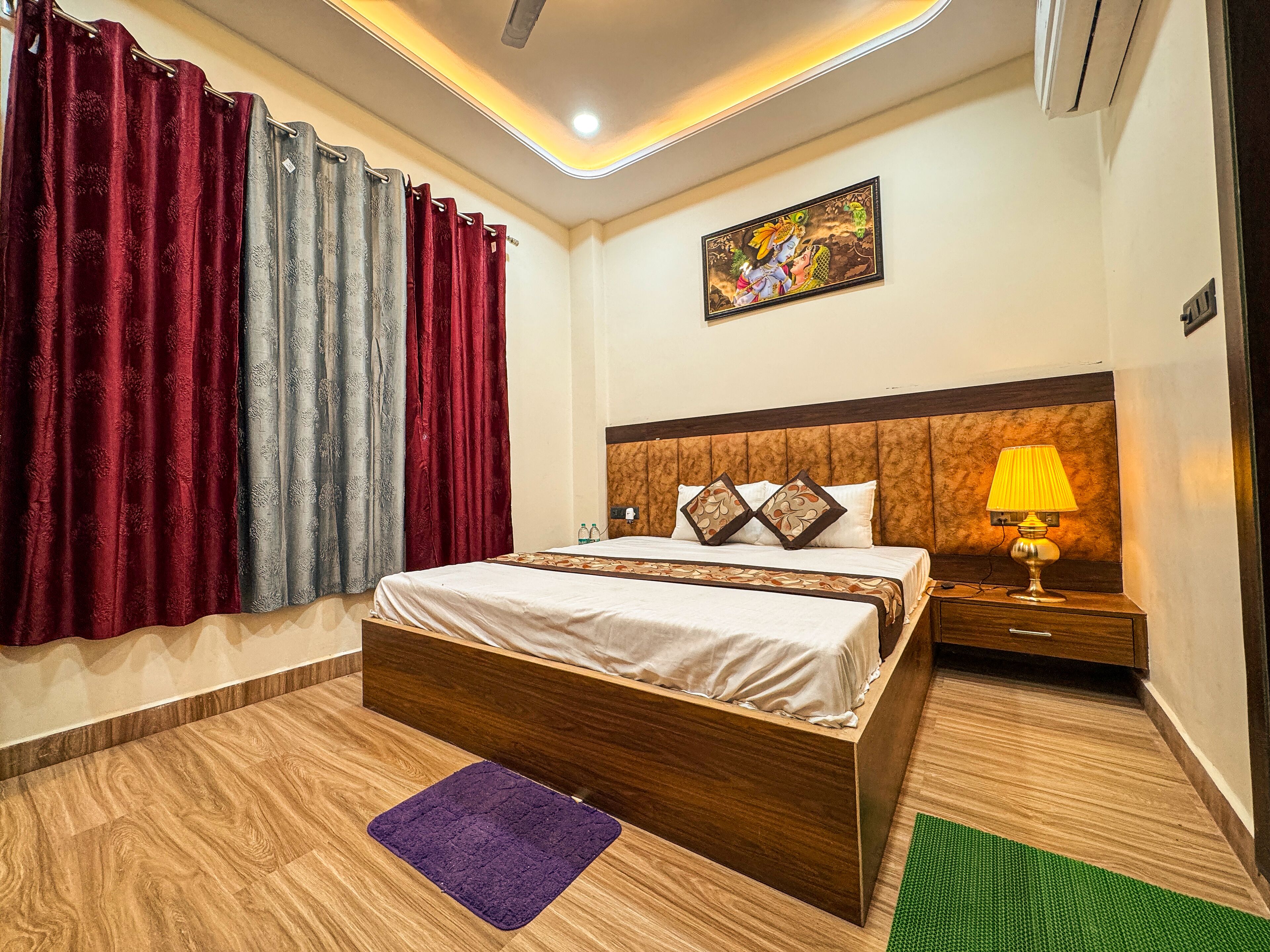 Luxury Room | Hypo-allergenic bedding, laptop workspace, free WiFi