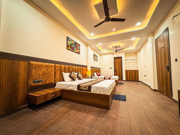 Luxury Room, Balcony | Hypo-allergenic bedding, desk, laptop workspace, free WiFi - Hotel Kalindi kunj (Mathura)