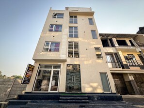 Front of property - Hotel Kalindi kunj (Mathura)