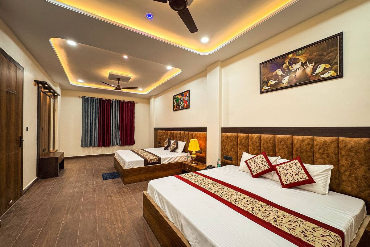 Habitación familiar | Ropa de cama hipoalergénica y escritorio