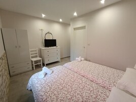 Habitación básica doble, vistas al patio | Wifi gratis