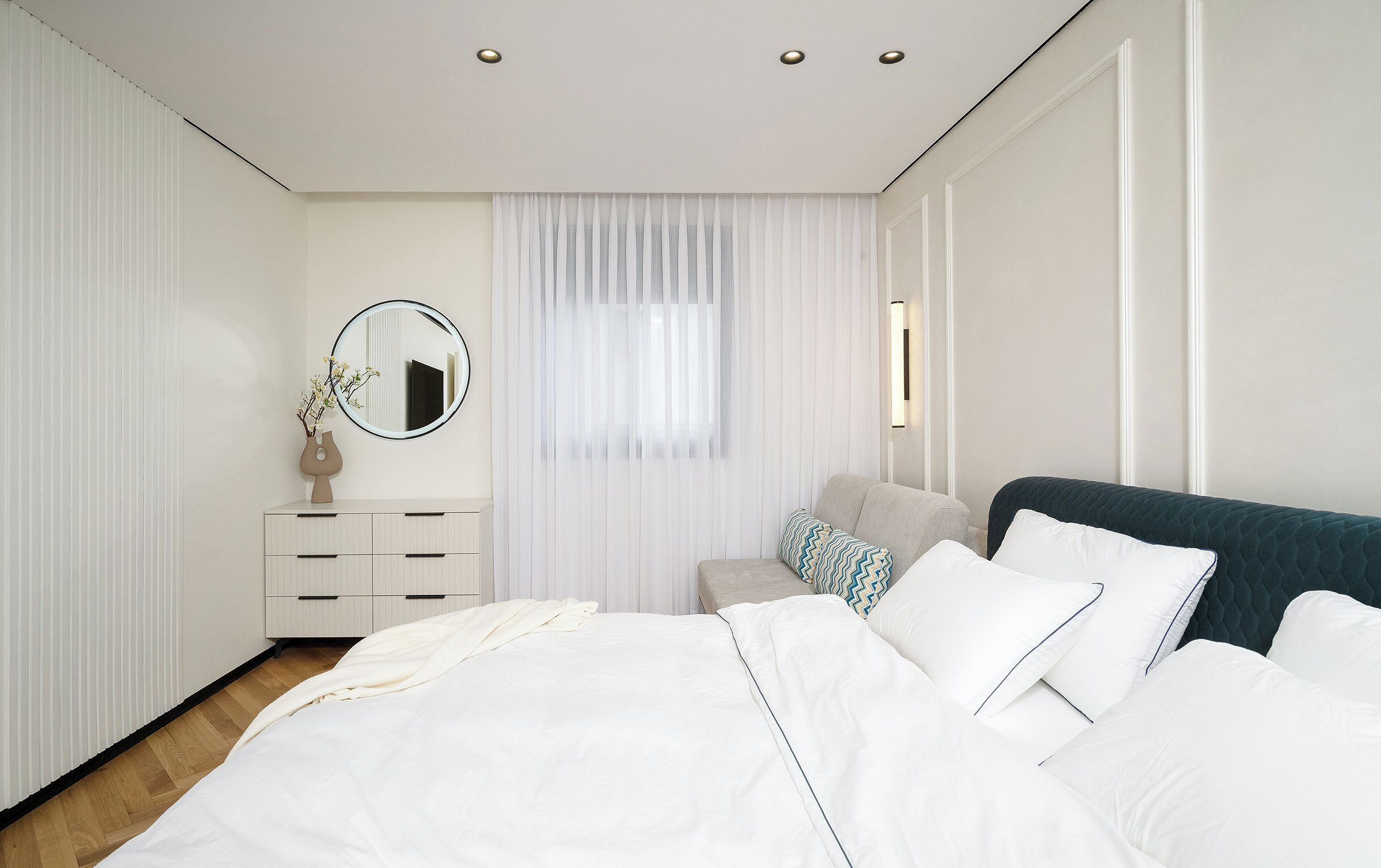 Desk, laptop workspace, free WiFi