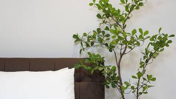 Skrivebord, skrivebord for bærbar PC og wi-fi (inkludert)