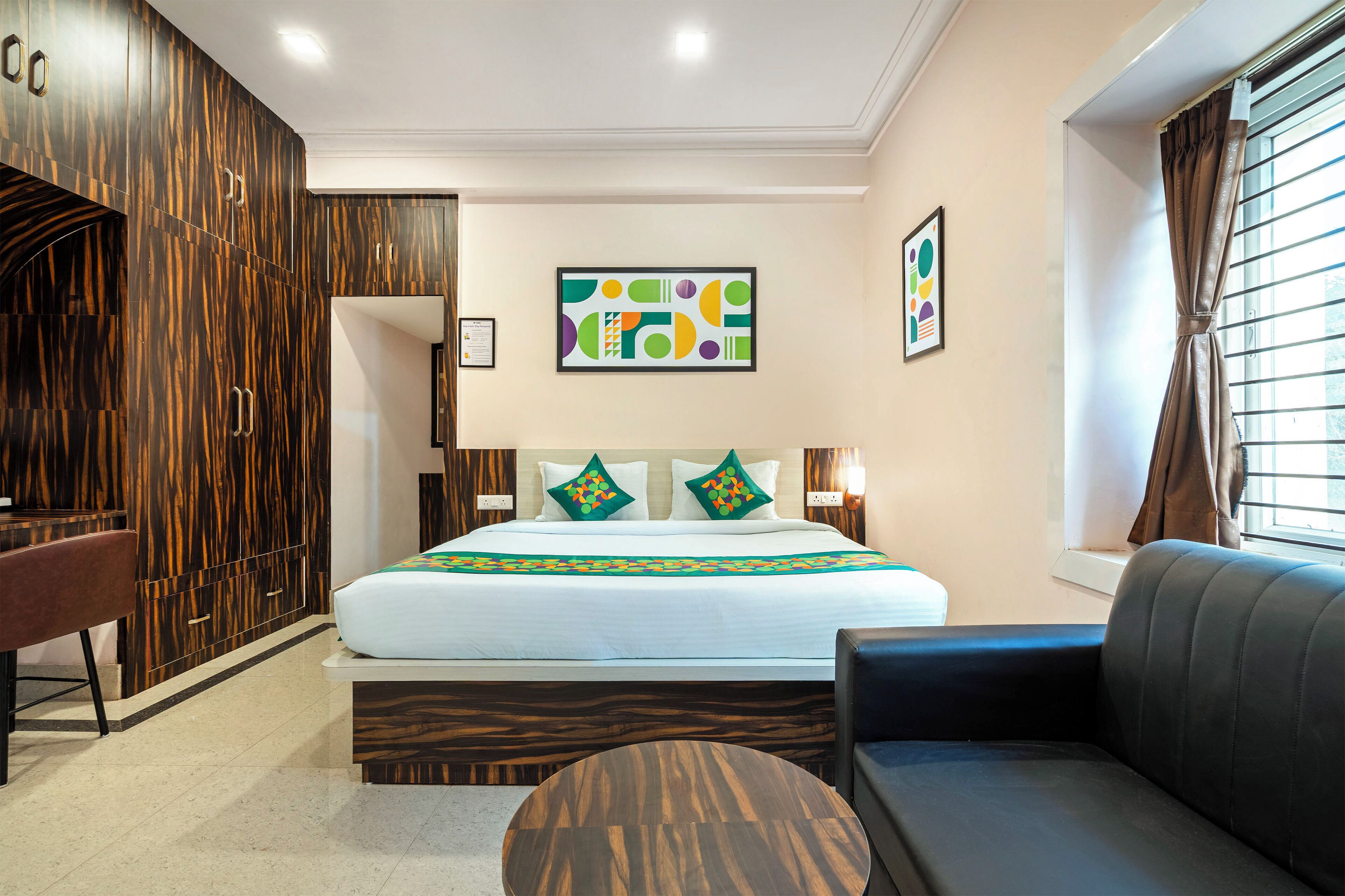 Deluxe Double Room | Iron/ironing board