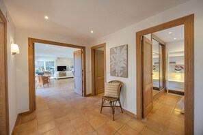 Villa, para fumadores | 6 habitaciones 