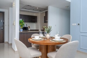 House - Prestige 1BR at Marina View Towers B (Dubai)