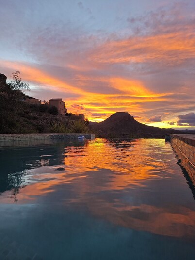 Cozy villa with infinity pool in the mountains of Sierra Cabrera
