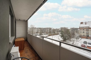 Property grounds - Spacious Apartment | Air Conditioning, Balcony and Parking (Wrocław)