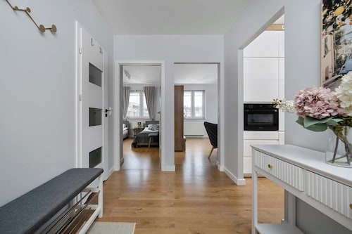 Spacious Apartment | Air Conditioning, Balcony and Parking