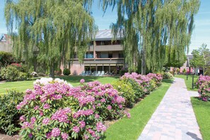 Exterior - Apartment in Hotel with Terrace, Shared Pool, Garden & Wi-Fi (Bad Zwischenahn)