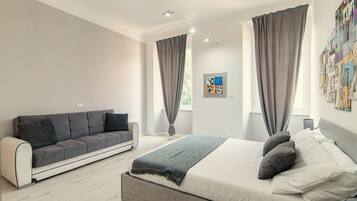 Apartment | Premium bedding, down comforters, iron/ironing board, cribs/infant beds