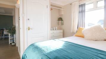 2 phòng ngủ, trang trí khác biệt