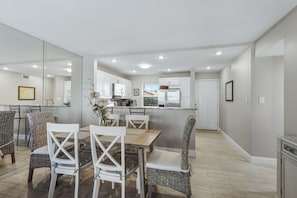 Dining - Gulf-Front Escape- 2BR Beachfront Condo by RVA (Longboat Key)