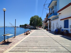 Terrace/patio - Lovely studio with AC in charming Chios perfect for getaway (Chios)