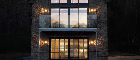 المنشأة من الخارج