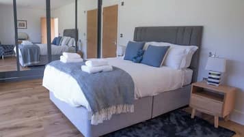 3 bedrooms, iron/ironing board, travel crib, WiFi