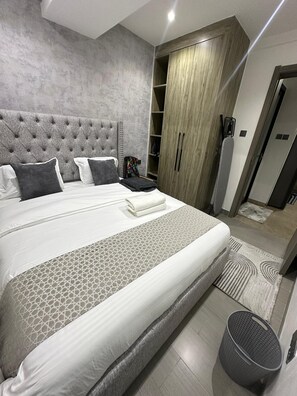 1 bedroom, iron/ironing board, free WiFi, bed sheets - Luxury  1 bedroom in Kilimanin with gym  & Rooftop Bar. Beautiful city views (Nairobi County)
