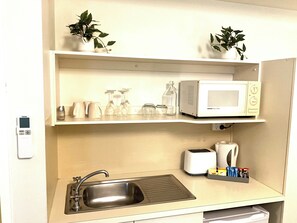 Microwave, oven - LOVELY ADELAIDE CITY ESCAPE (Adelaide)