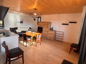 Interior - Renovated mezzanine T2 apartment Formiguères, 10 ppl, near shops (Formiguères)