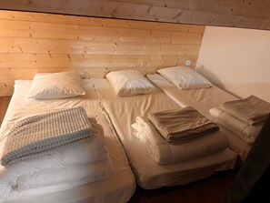 2 bedrooms - Renovated mezzanine T2 apartment Formiguères, 10 ppl, near shops (Formiguères)