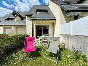 Property grounds - Carnac T2 Apartment with Terrace for 4, Pets Allowed (Carnac)