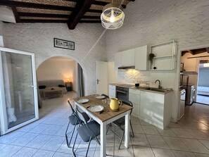 Dining - 3-Room Holiday House with Terrace and Parking in Saint-Cyprien (Saint-Cyprien)