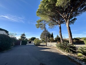 Property grounds - 3-Room Holiday House with Terrace and Parking in Saint-Cyprien (Saint-Cyprien)