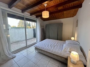 2 bedrooms, free WiFi - 3-Room Holiday House with Terrace and Parking in Saint-Cyprien (Saint-Cyprien)