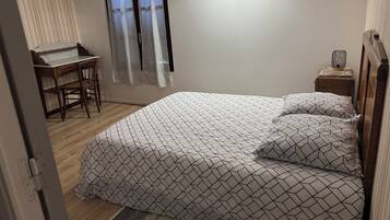 4 habitaciones, tabla de planchar con plancha, internet y ropa de cama