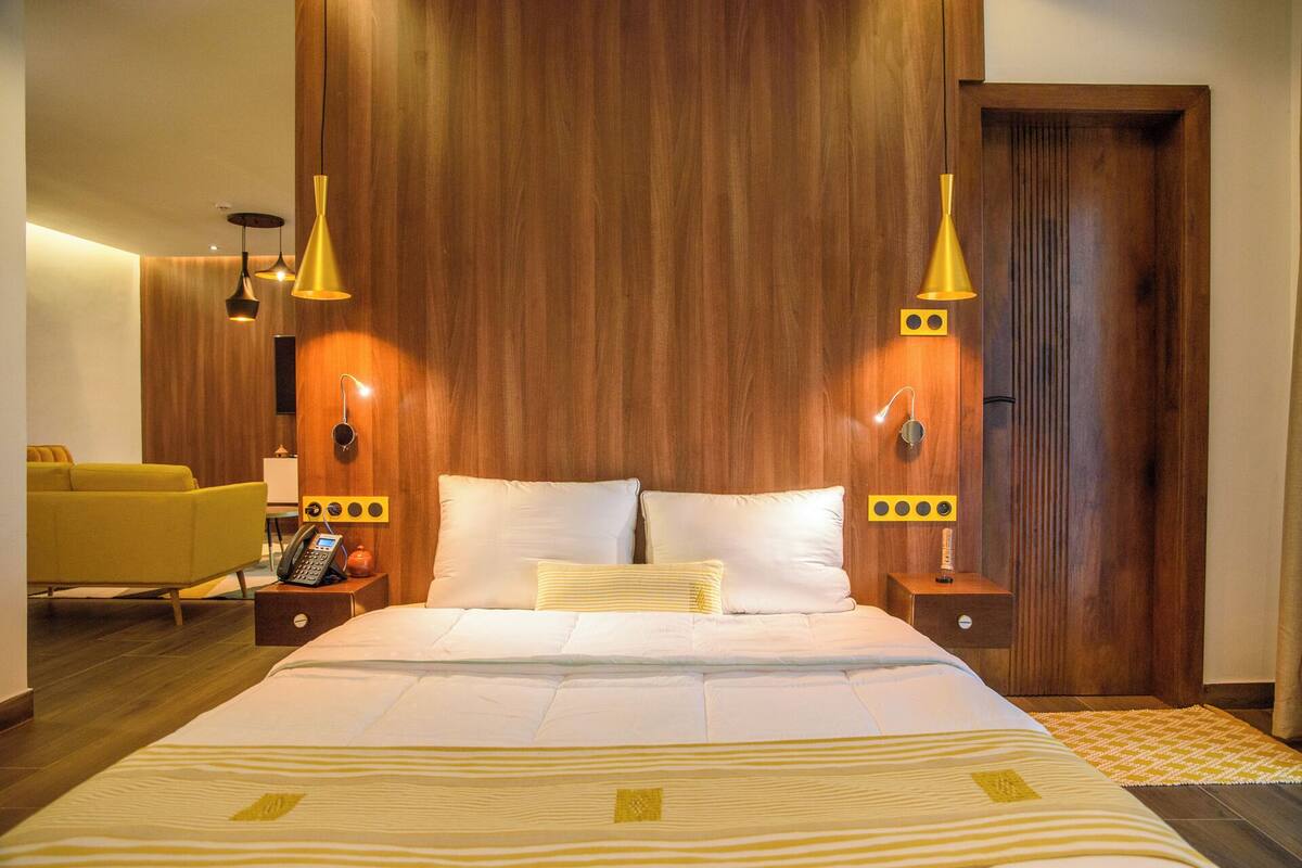 Frette Italian sheets, premium bedding, Tempur-Pedic beds