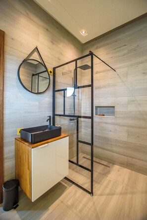 Suite Supérieure, balcon, vue ville | Salle de bain