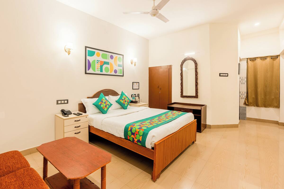 Deluxe Double Room | Desk, iron/ironing board
