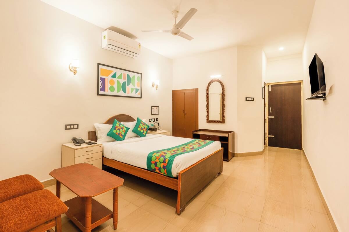 Premium Double Room | Desk, iron/ironing board