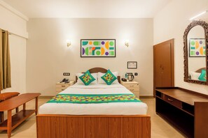 Chambre Deluxe double | Bureau, fer et planche à repasser