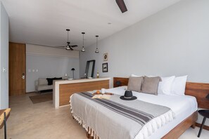 Desk, iron/ironing board, travel crib, WiFi - Bright Designer Studio in Tulum with Rooftop Pool and City Access (Tulum)