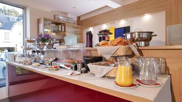 Café da manhã com buffet todos os dias (EUR 15 por pessoa)