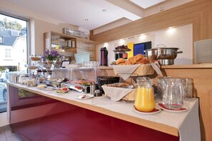 Petit déjeuner buffet servi tous les jours en supplément