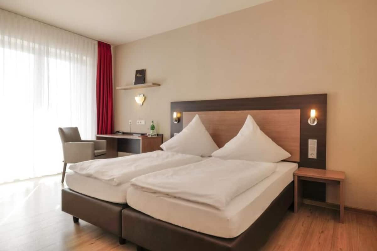 Comfort Double or Twin Room, Balcony | In-room safe, desk, WiFi (free)