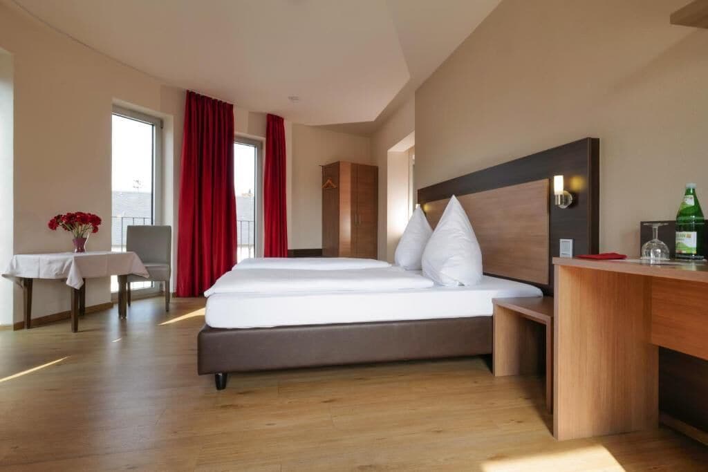 Superior-Doppelzimmer, Balkon | Zimmersafe, Schreibtisch, kostenloses WLAN