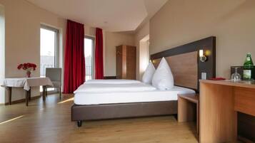 Superior-Doppelzimmer, Balkon | Zimmersafe, Schreibtisch, kostenloses WLAN