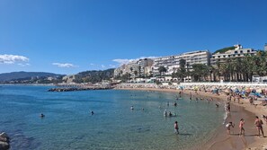 On the beach - Panoramic sea view in Cannes Centre, Pool and Parking, 5 minutes from the beach. (Cannes)