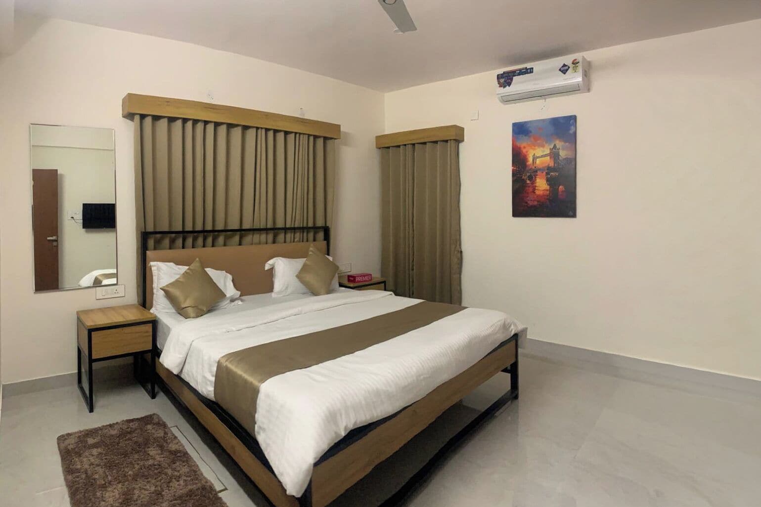 Deluxe Apartment, 2 Bedrooms | Blackout drapes, soundproofing, iron/ironing board, free WiFi