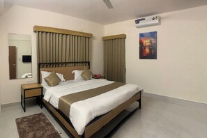 ستائر تعتيم وتجهيزات عازلة للصوت ومكواة/لوح كي وواي فاي مجانًا