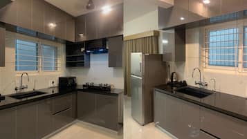 Deluxe Apartment, 2 Bedrooms | Private kitchen